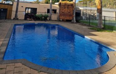 Family Pool View Apt