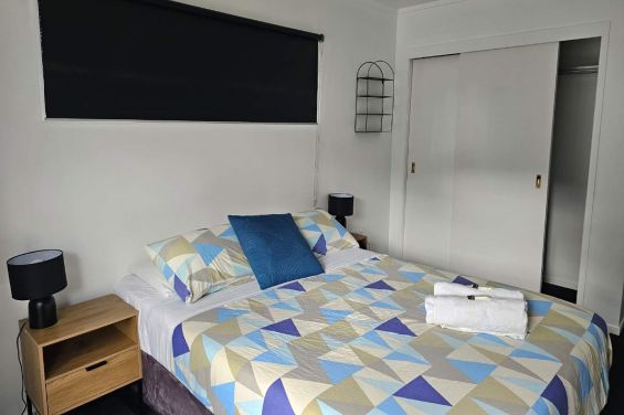 Family Courtyard Apt - double bed