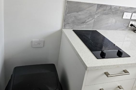 Family Courtyard Apt - kitchen